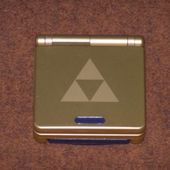 Game Boy Advance SP Triforce (fermée)